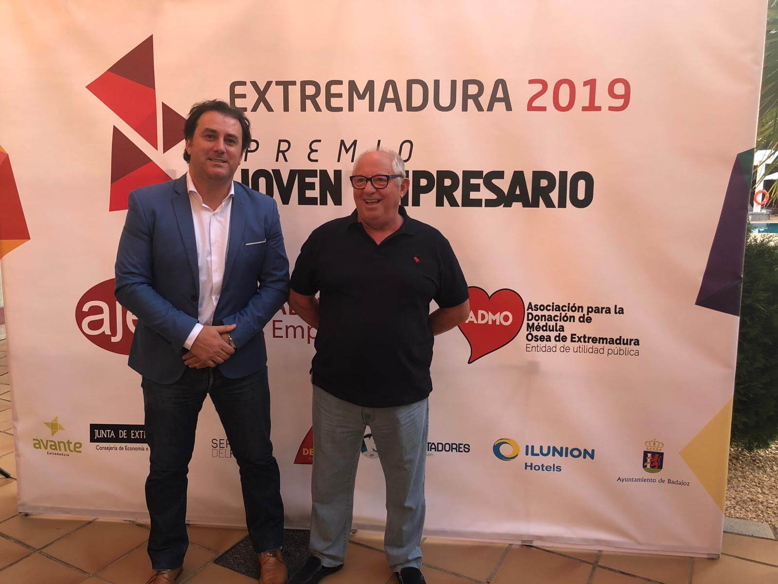Foto con Serpro construcciones en Premios Joven empresario - Foro Emprende 2019